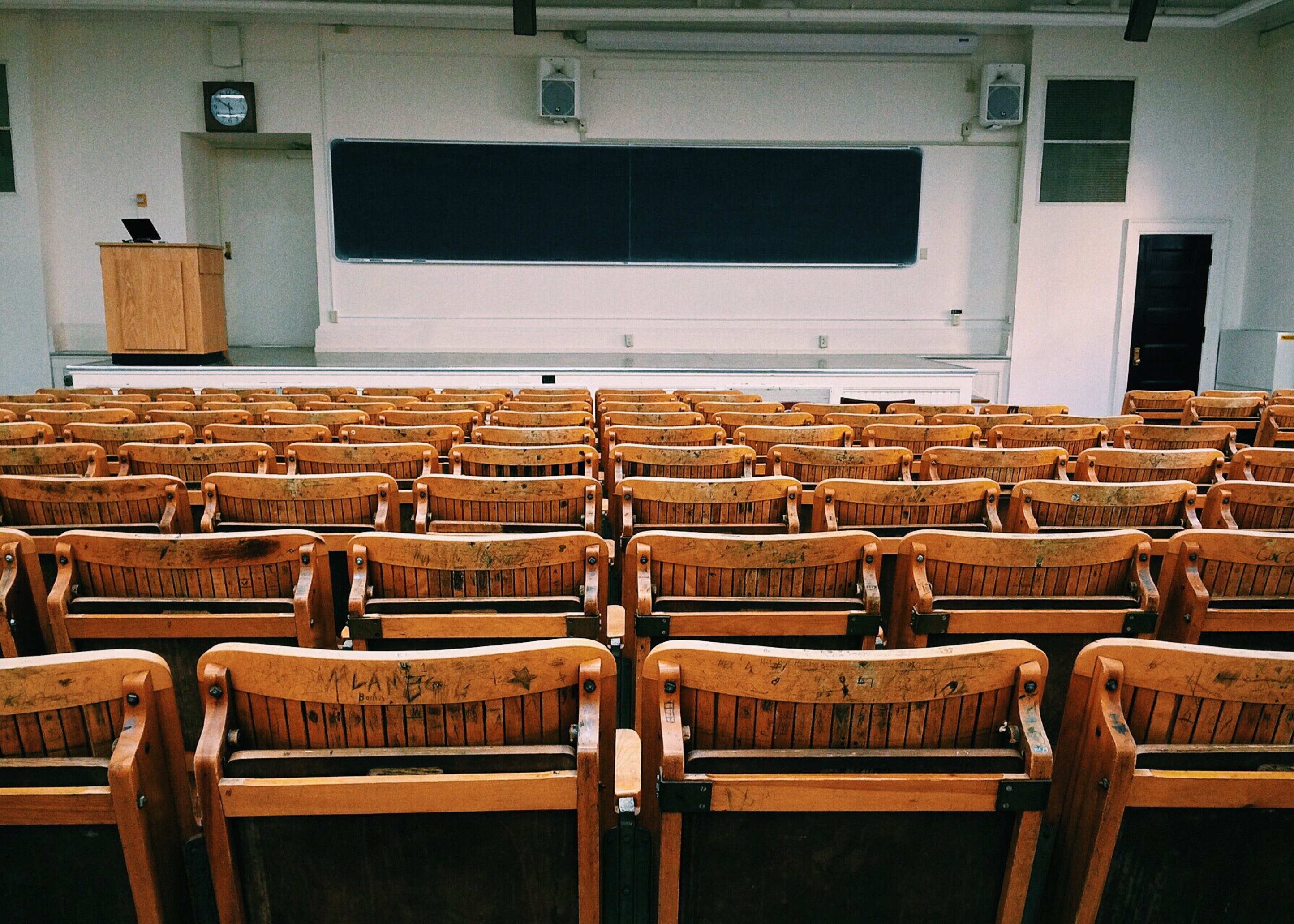 auditorium-benches-chairs-207691